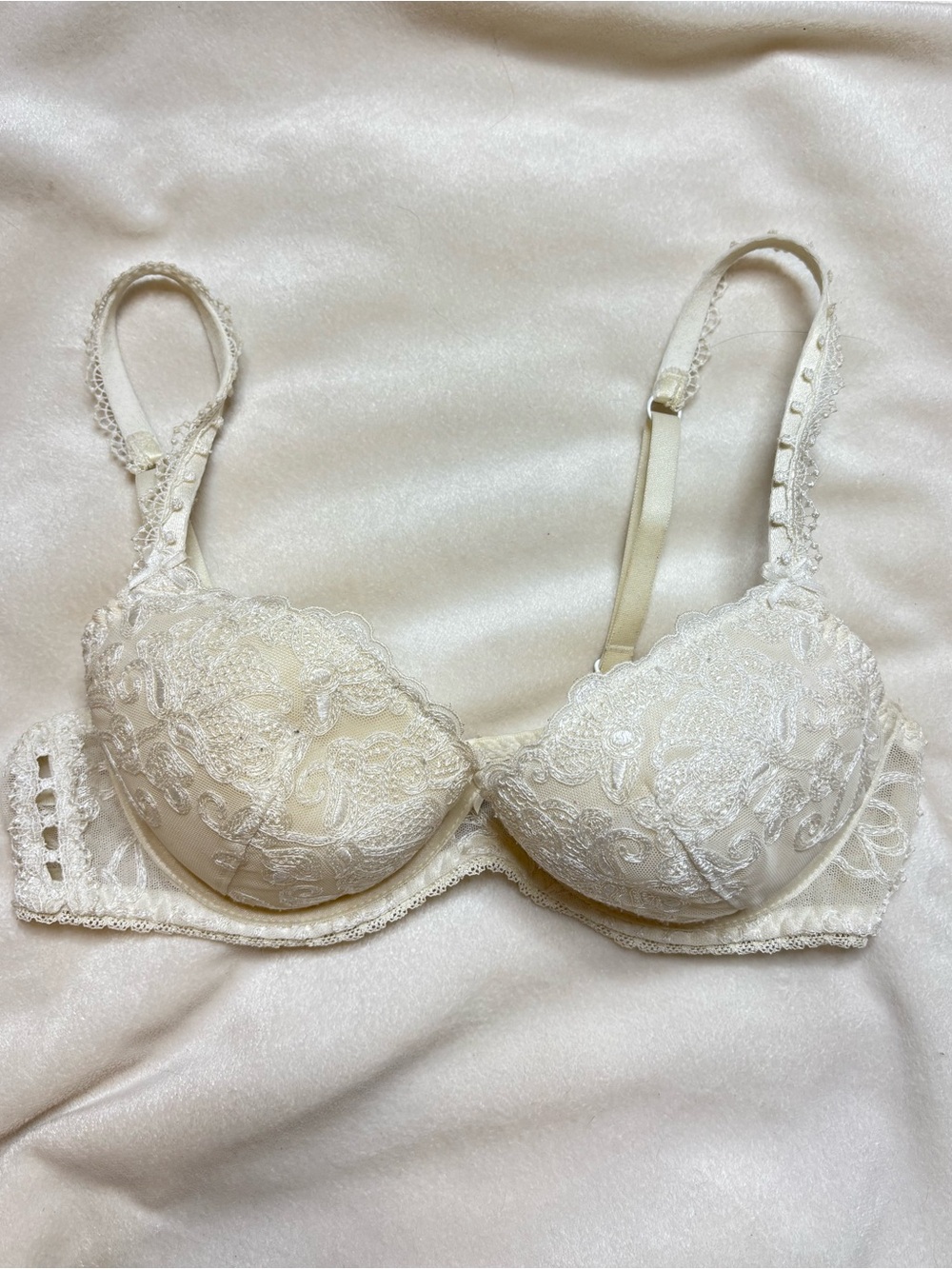 Vintage 90s/Y2K Aubade Cream Lace Underwire Bra